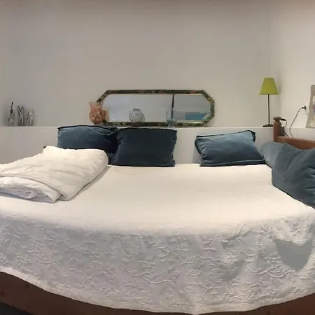 Un Jardin Pres De La Апартаменты *